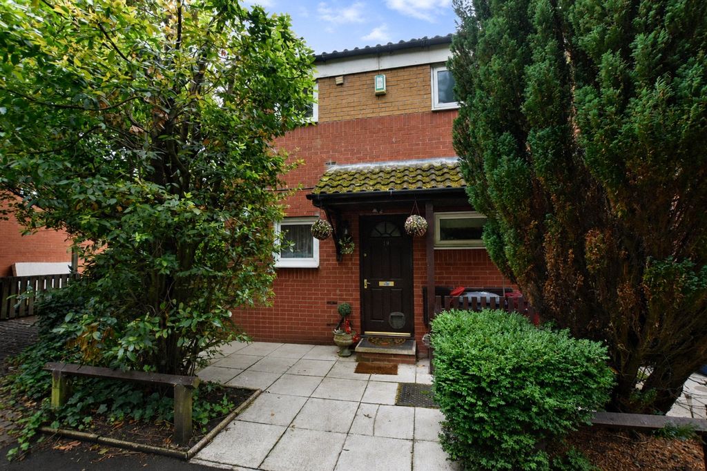 Property photo 1 of 12 External