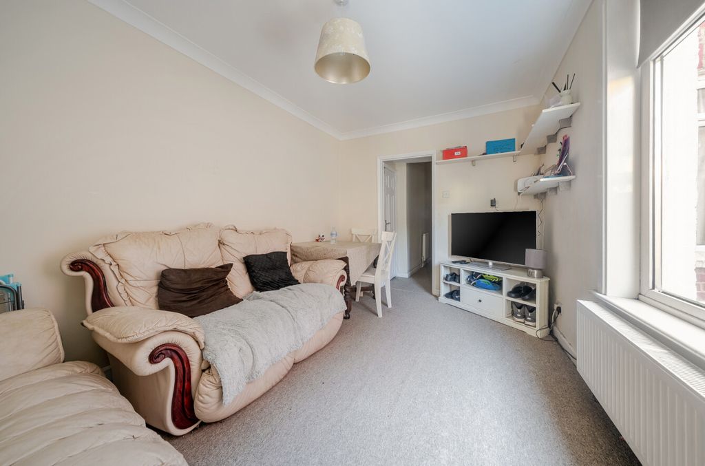 Property photo 2 of 14 1430945-15-69Bbfb...