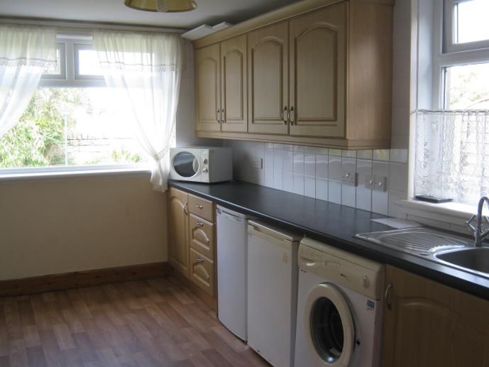 Property photo 3 of 11 Kitchen