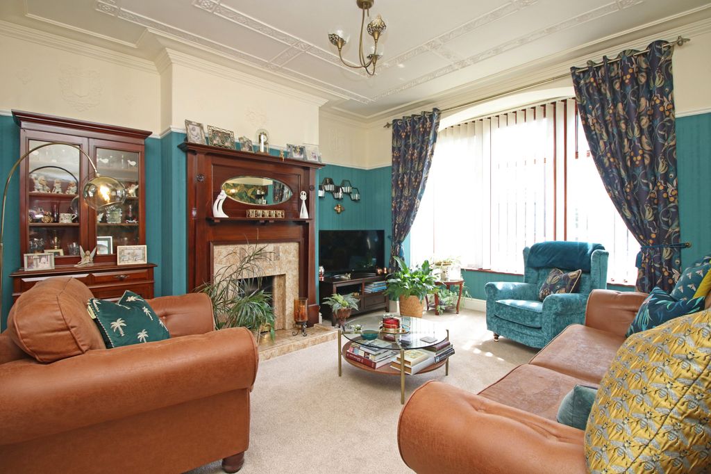 Property photo 3 of 32