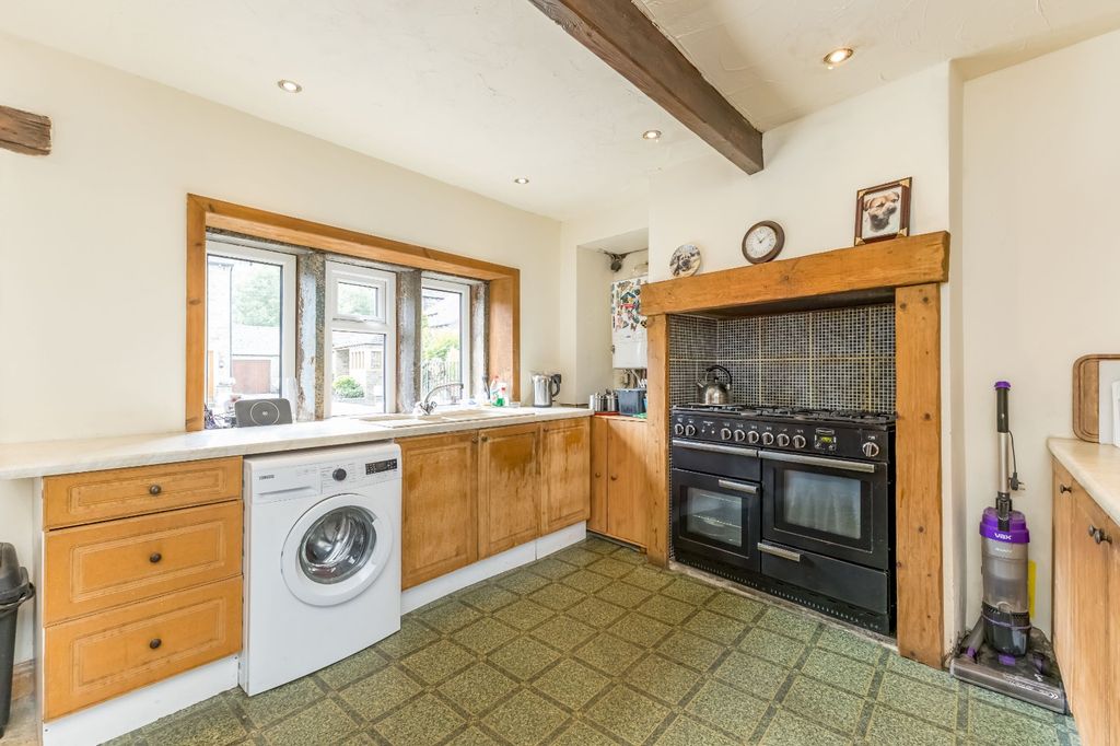 Property photo 2 of 12 Dining Kitchen