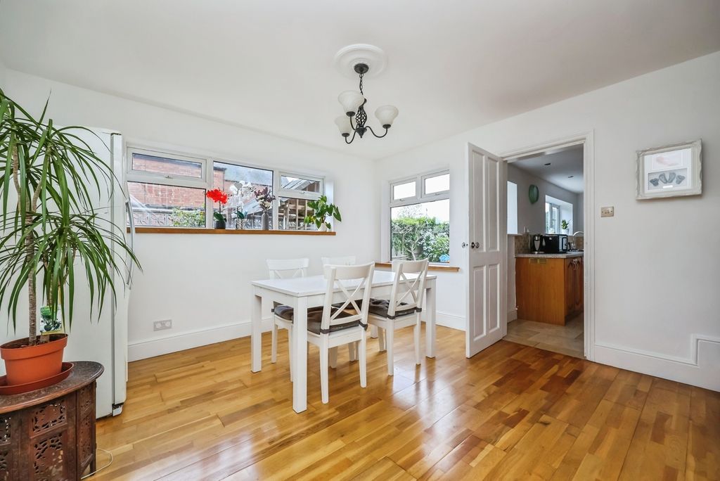 Property photo 3 of 31 Dining Room