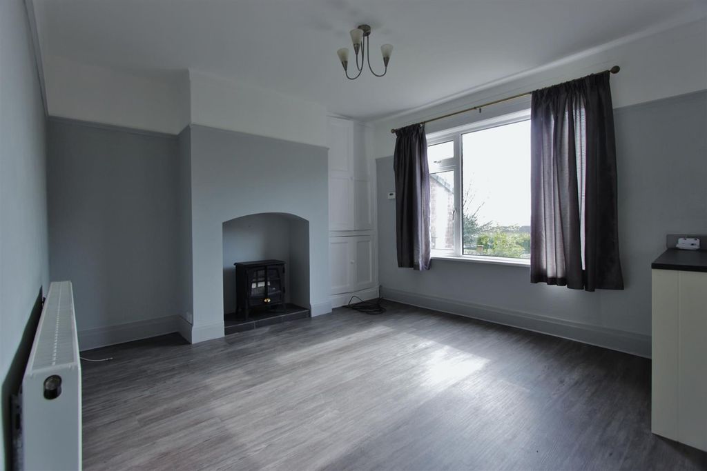 Property photo 3 of 10 Dining Room.Jpg