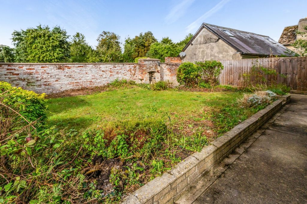 Property photo 2 of 16 Garden