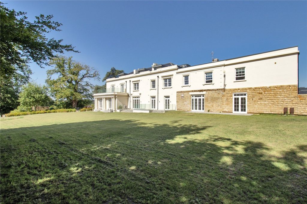 Property photo 1 of 12 External