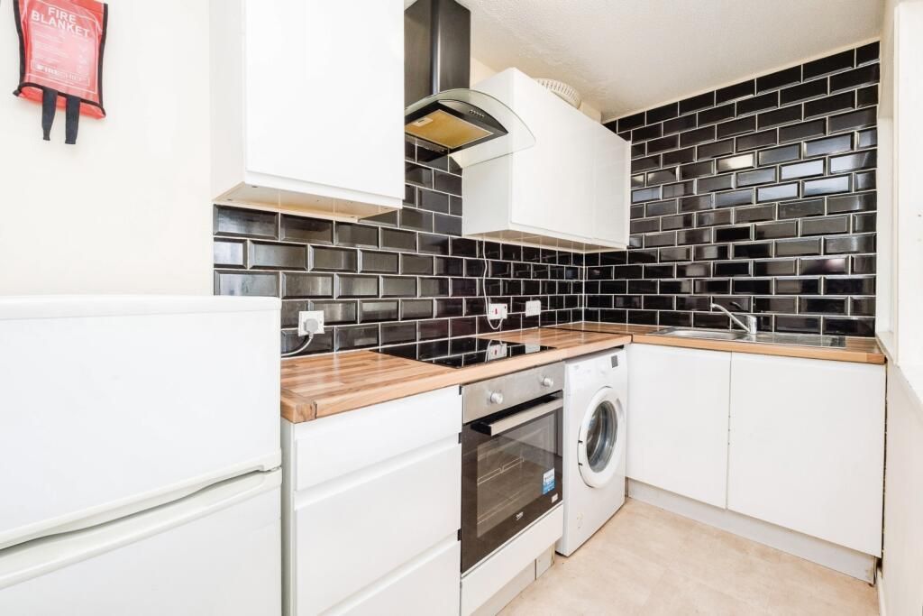 Property photo 2 of 9 Kitchenn.Jpeg