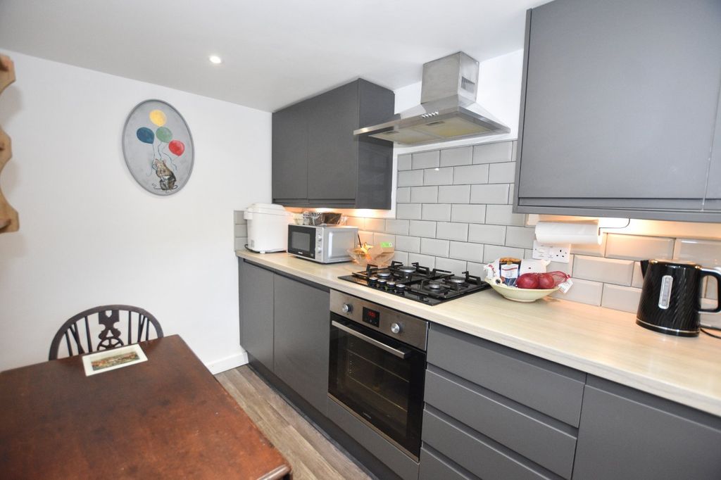 Property photo 3 of 16 Kitchen