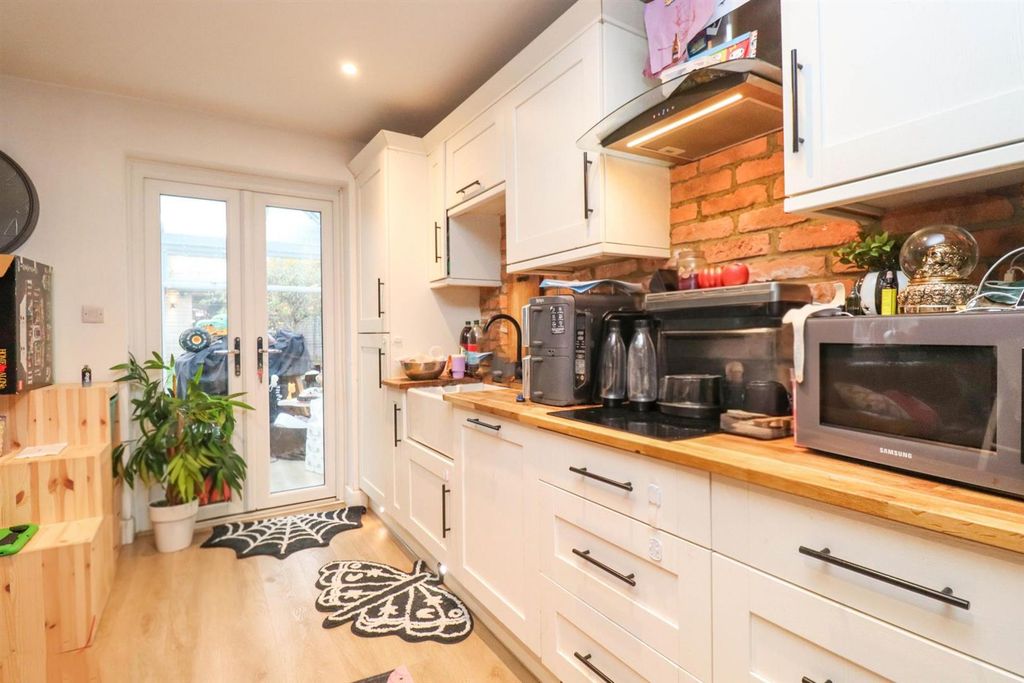 Property photo 3 of 16 Kitchen