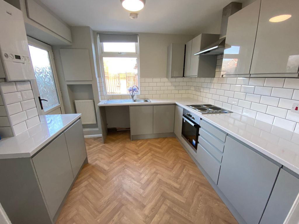 Property photo 2 of 9 Kitchen