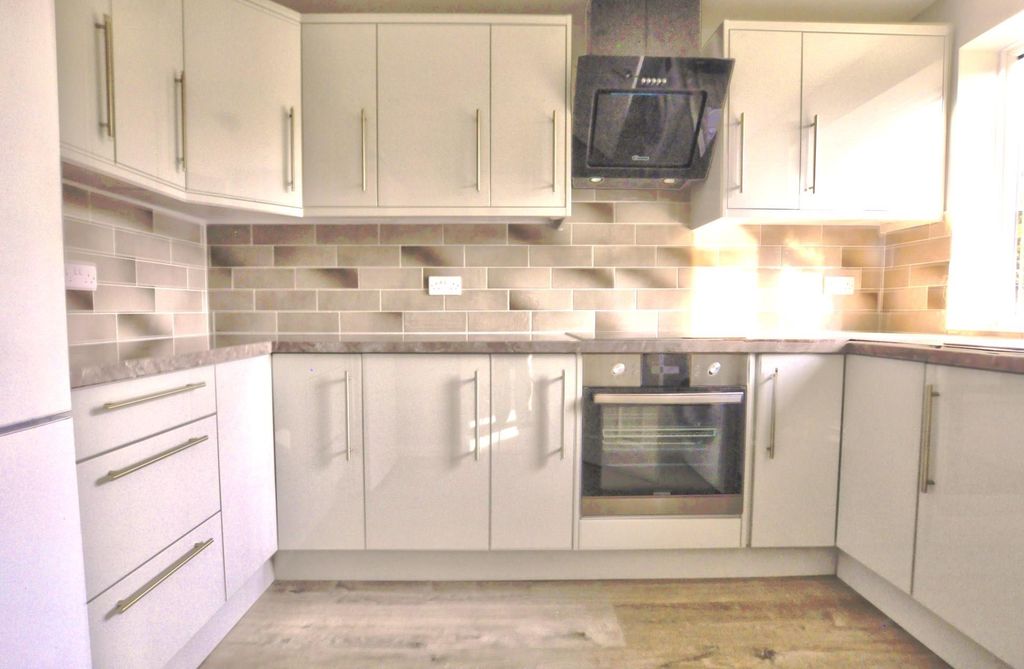 Property photo 2 of 8 676300_2_8296365