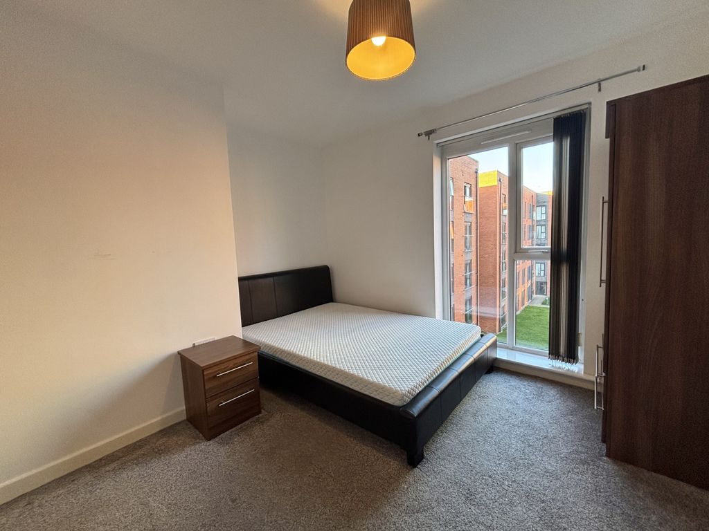 Property photo 3 of 15 Image00008