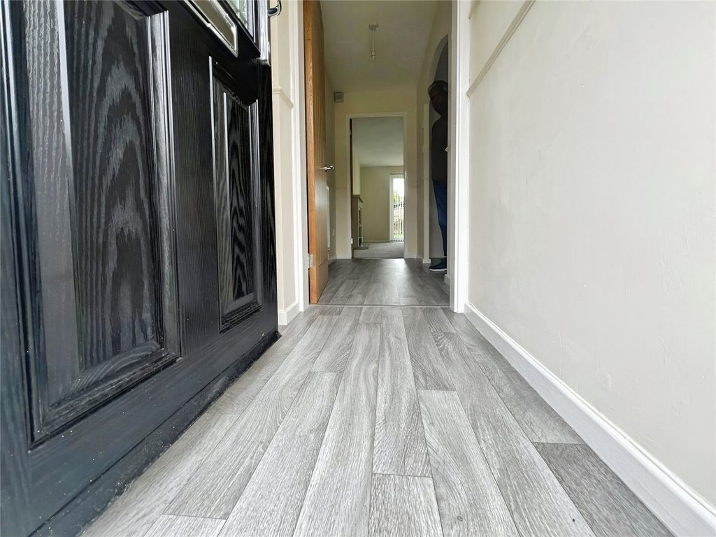 Property photo 3 of 10 Entrance