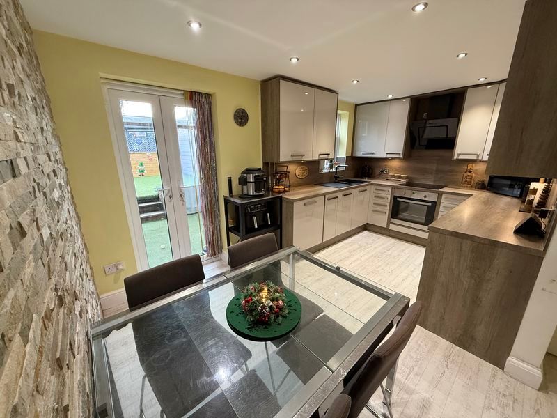 Property photo 3 of 16 Kitchen/Diner