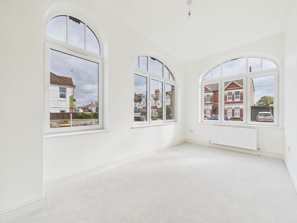 Property photo 2 of 13 Cam03519G0-Pr0387-Still005