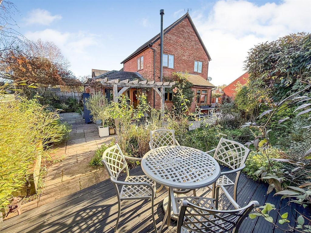 Property photo 1 of 31 Gardens