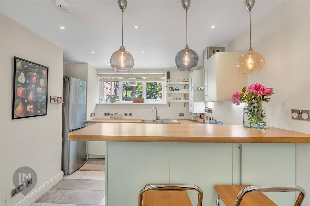 Property photo 3 of 6 Kitchen