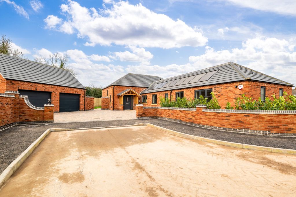 Property photo 1 of 61 4974991