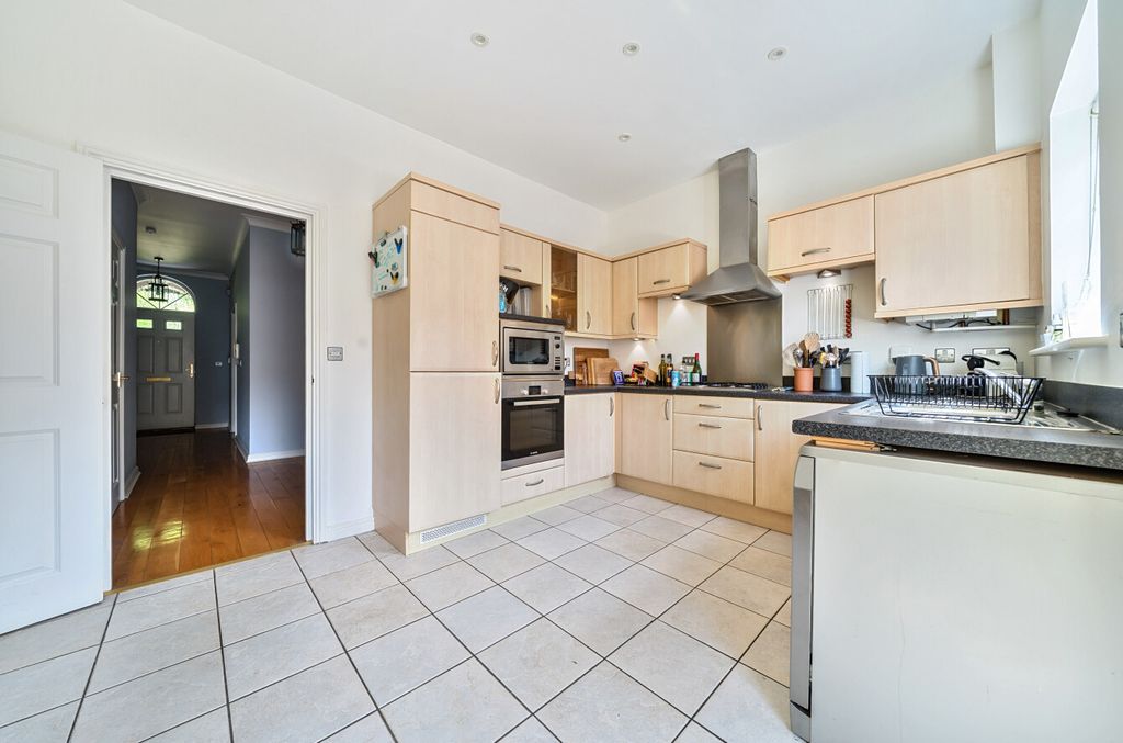 Property photo 3 of 27 Kitchen / Diner