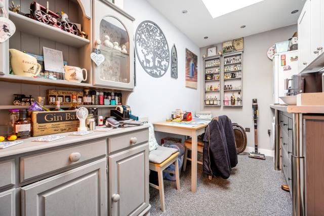 Property photo 3 of 19 Kitchen