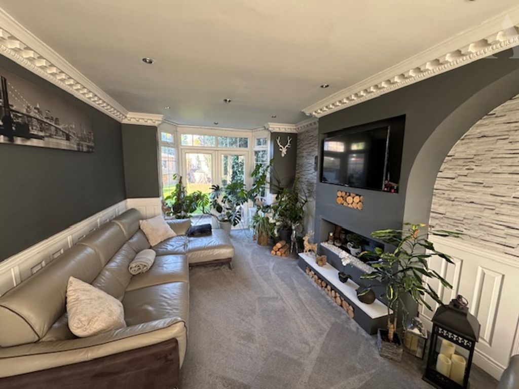 Property photo 2 of 22 62 Elmfield Road Lounge x 3.Jpeg