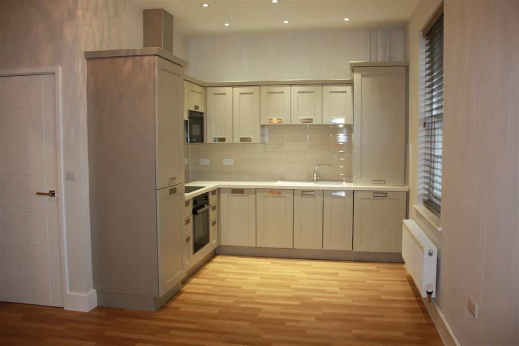 Property photo 3 of 11 Open-Plan Lounge/Kitchen