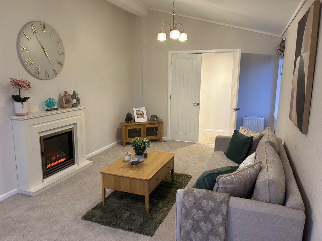 Property photo 2 of 9 Lounge