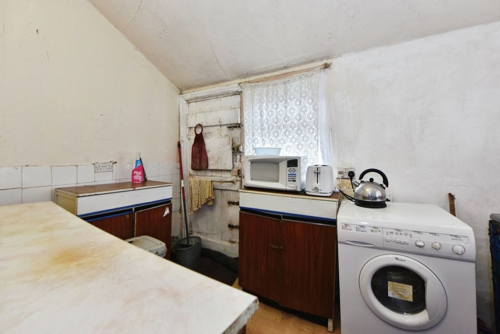 Property photo 3 of 17 Photo