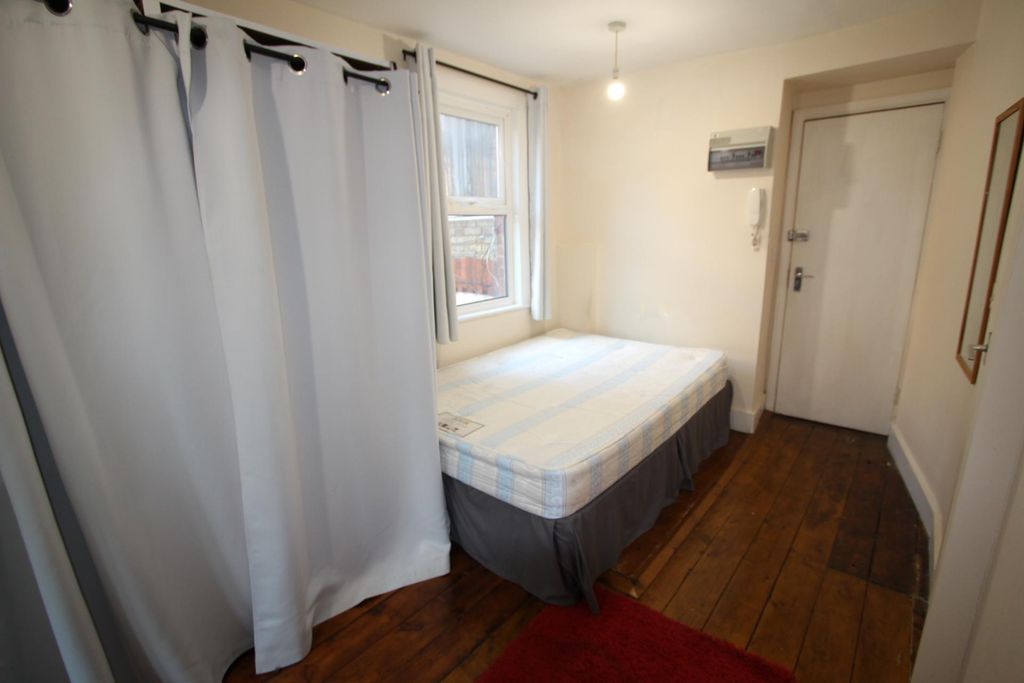 Property photo 3 of 11 Photo 2