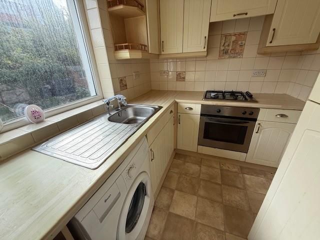 Property photo 2 of 9 Kitchen