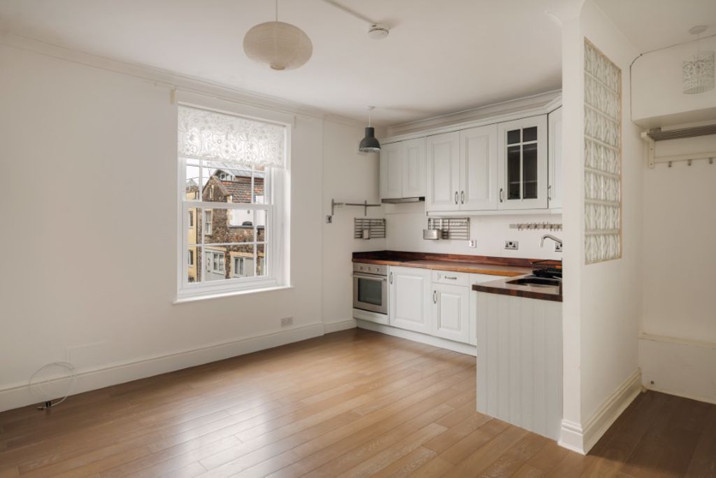 Property photo 2 of 7 Kitchen
