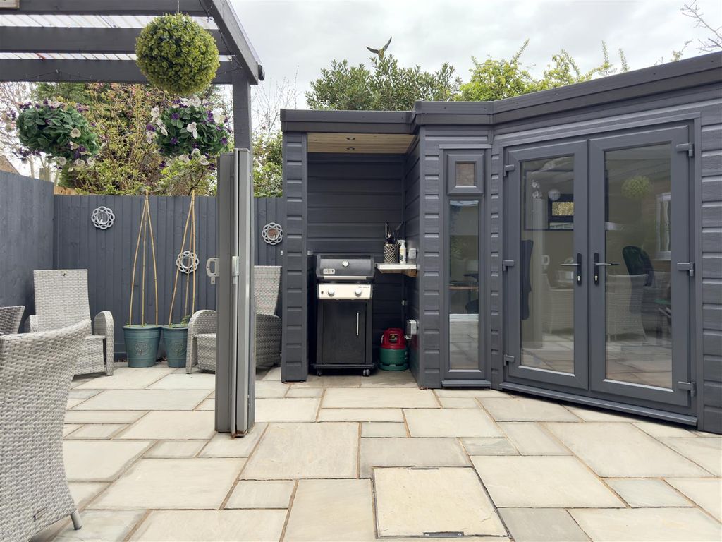 Property photo 2 of 33 Rear Garden