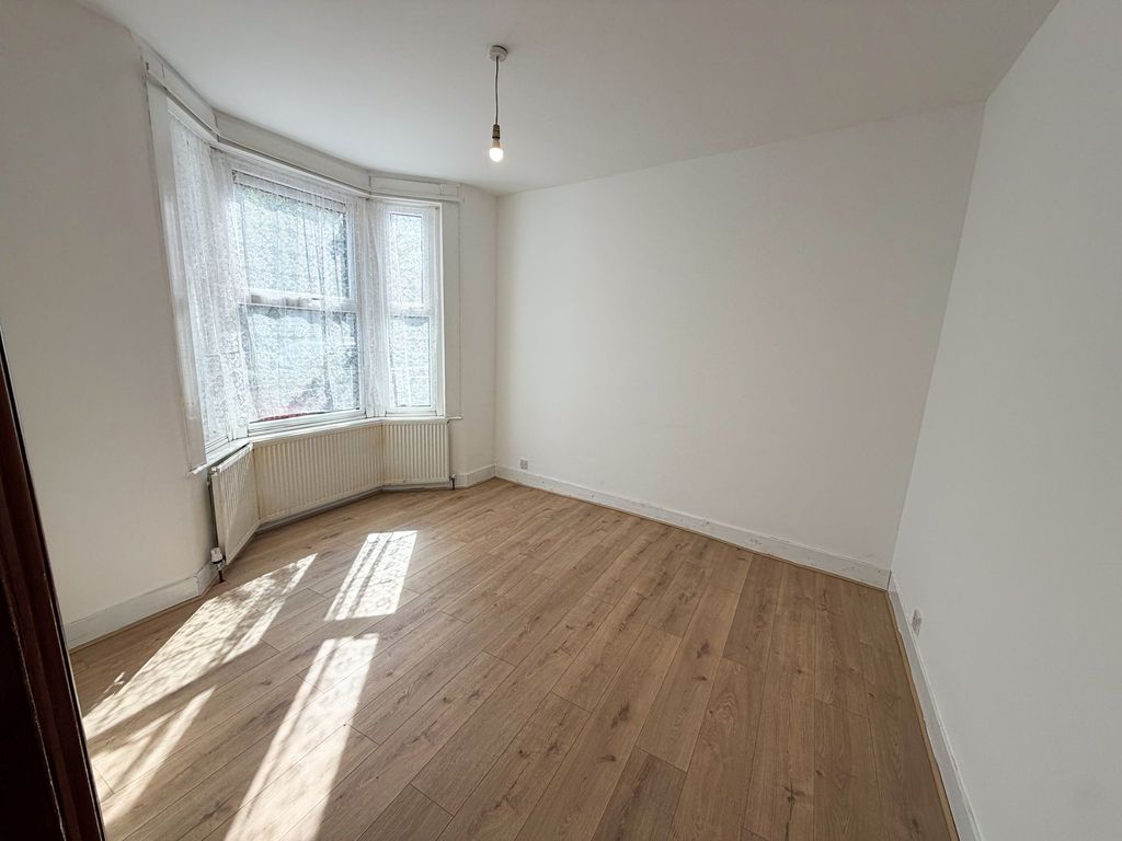 Property photo 2 of 14 Mayville Rd E11