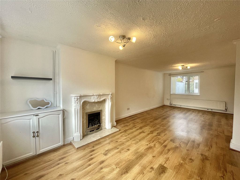 Property photo 2 of 16 Picture No. 28