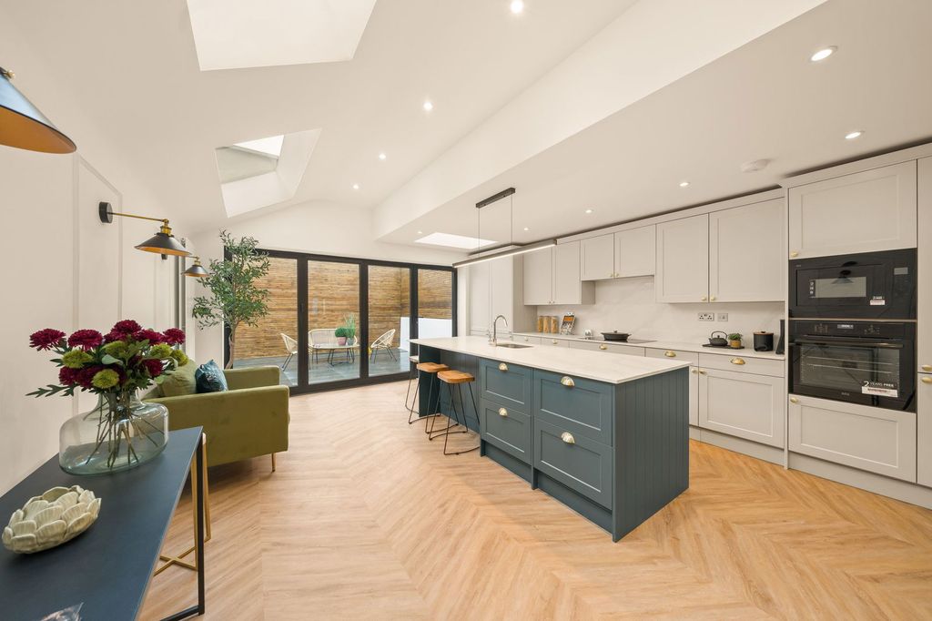 Property photo 2 of 17