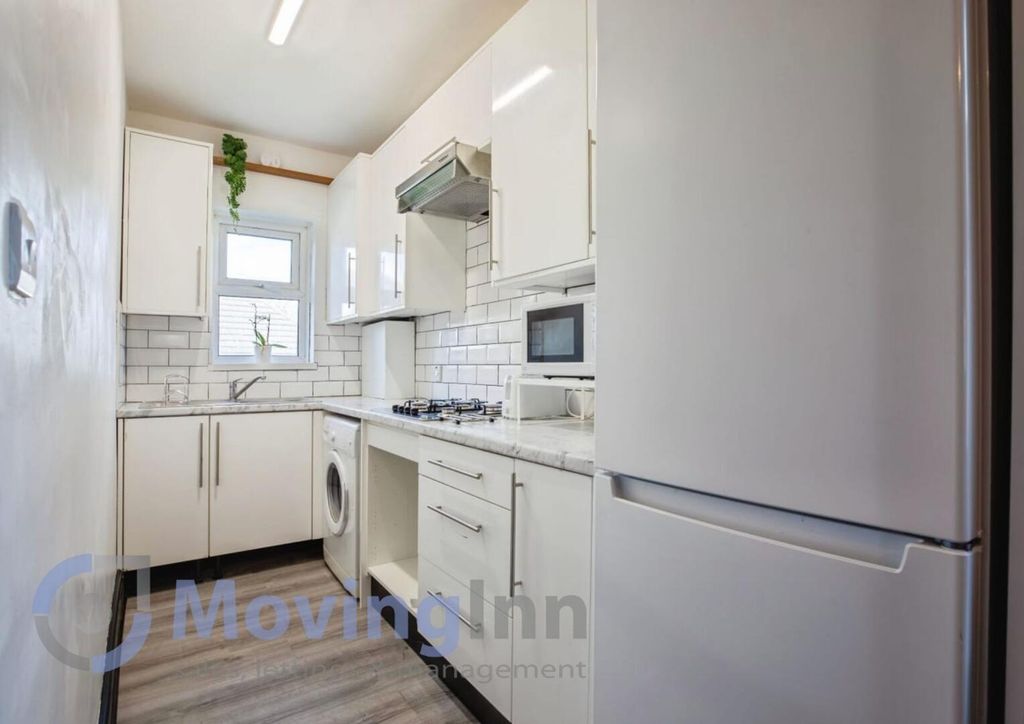 Property photo 3 of 17 Kitchen