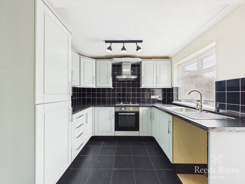 Property photo 3 of 20 Dining Kitchen