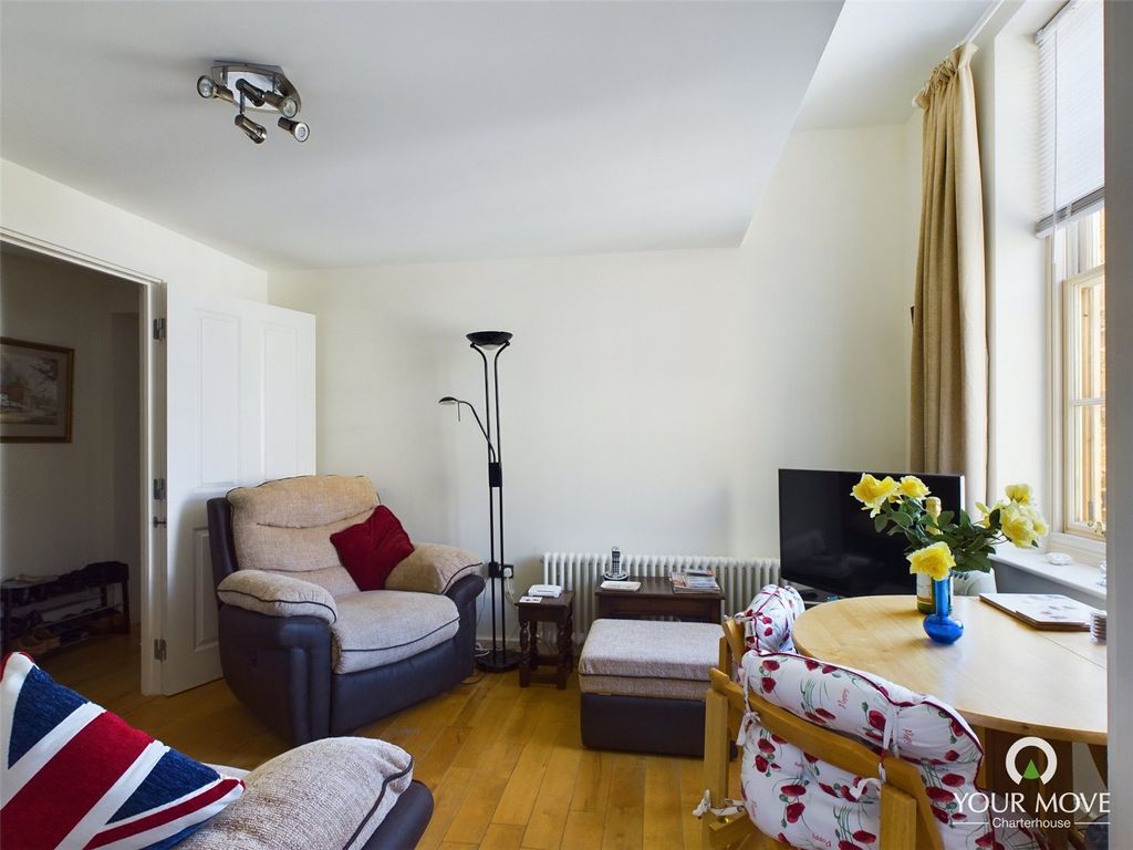 Property photo 2 of 15 Picture No. 11