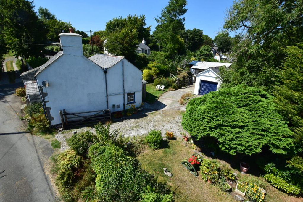 Property photo 2 of 27