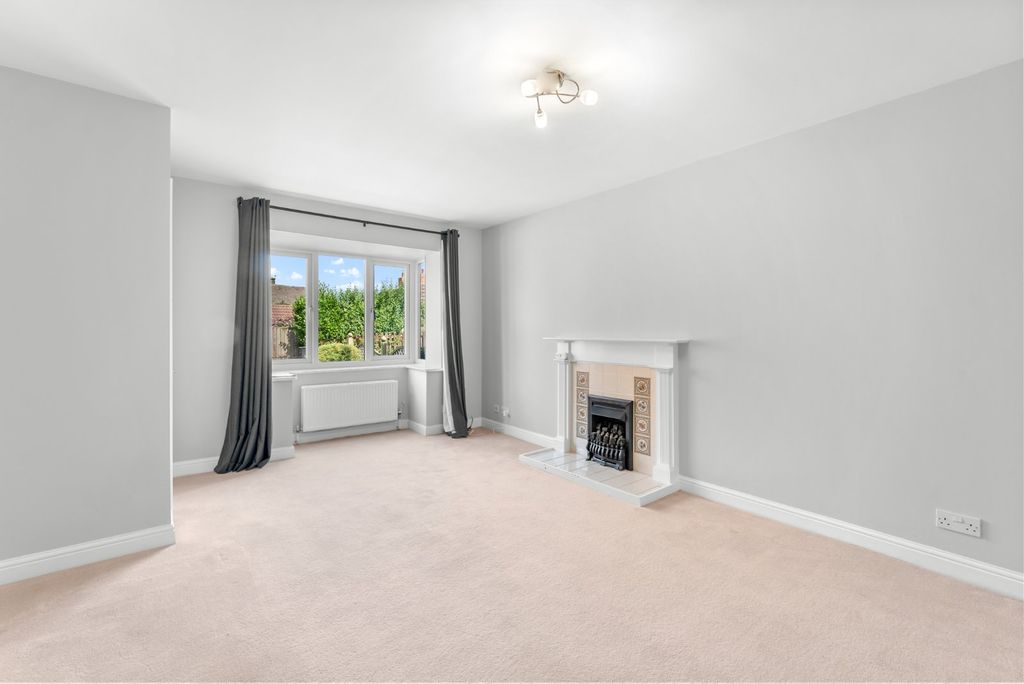 Property photo 3 of 16 Picture No. 21