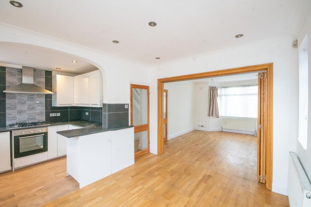Property photo 2 of 9 4134964