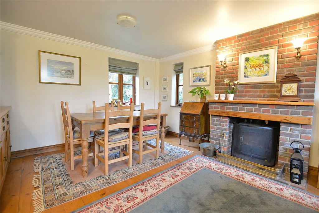 Property photo 3 of 14 Dining Area