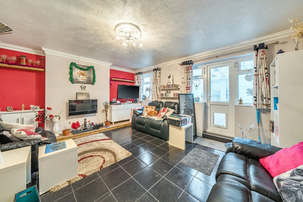 Property photo 2 of 22 1408978-23-698229...