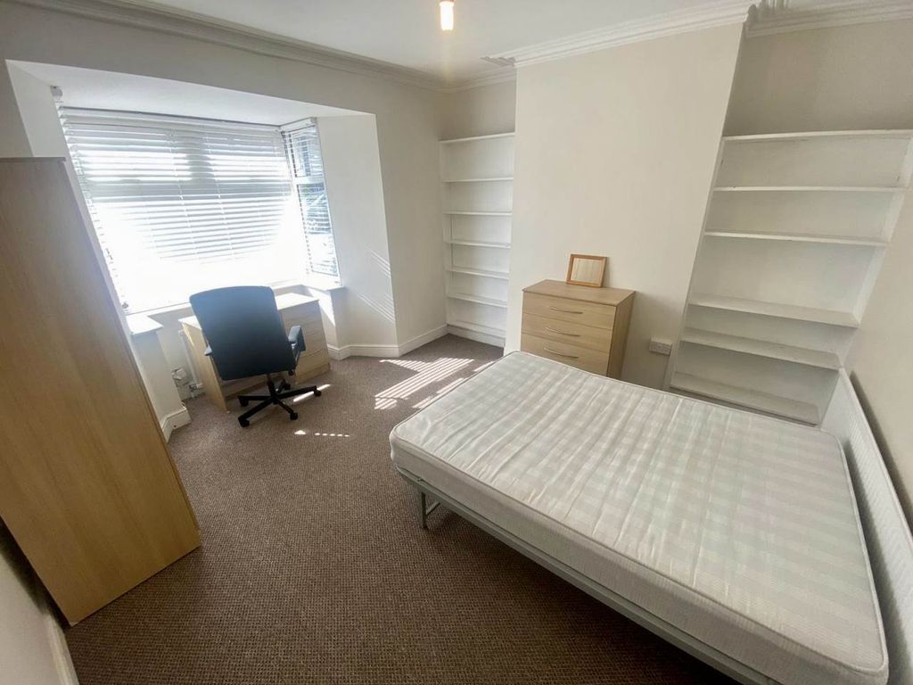 Property photo 1 of 9 89952519-F6E9-41B8-A66d-cc4B0Ab664Ac