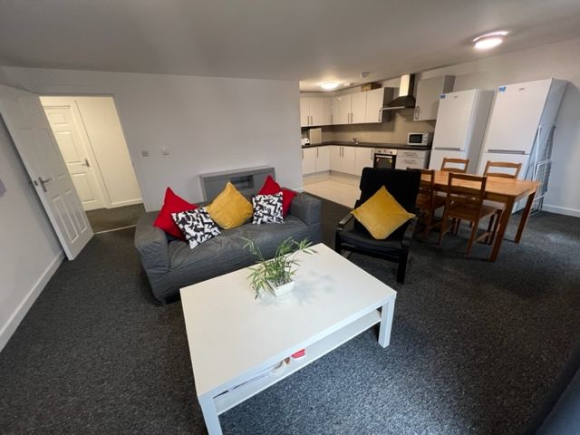 Property photo 1 of 11 Open-Plan Living!