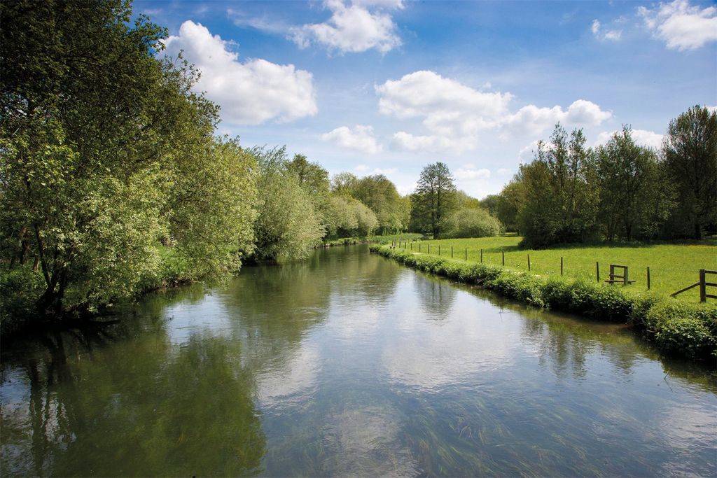 Property photo 2 of 27 River Avon