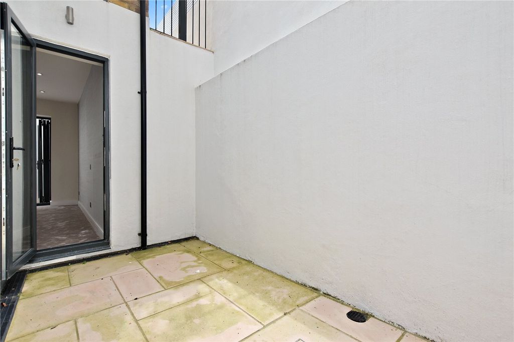 Property photo 3 of 7 Picture No. 06