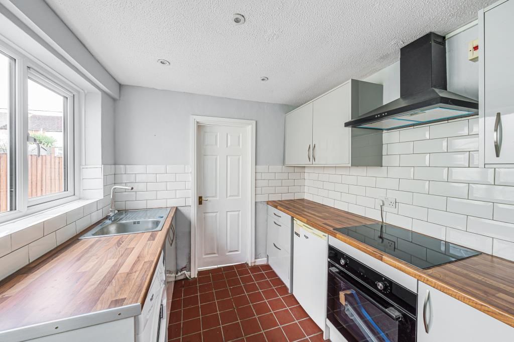 Property photo 3 of 10 Kitchen