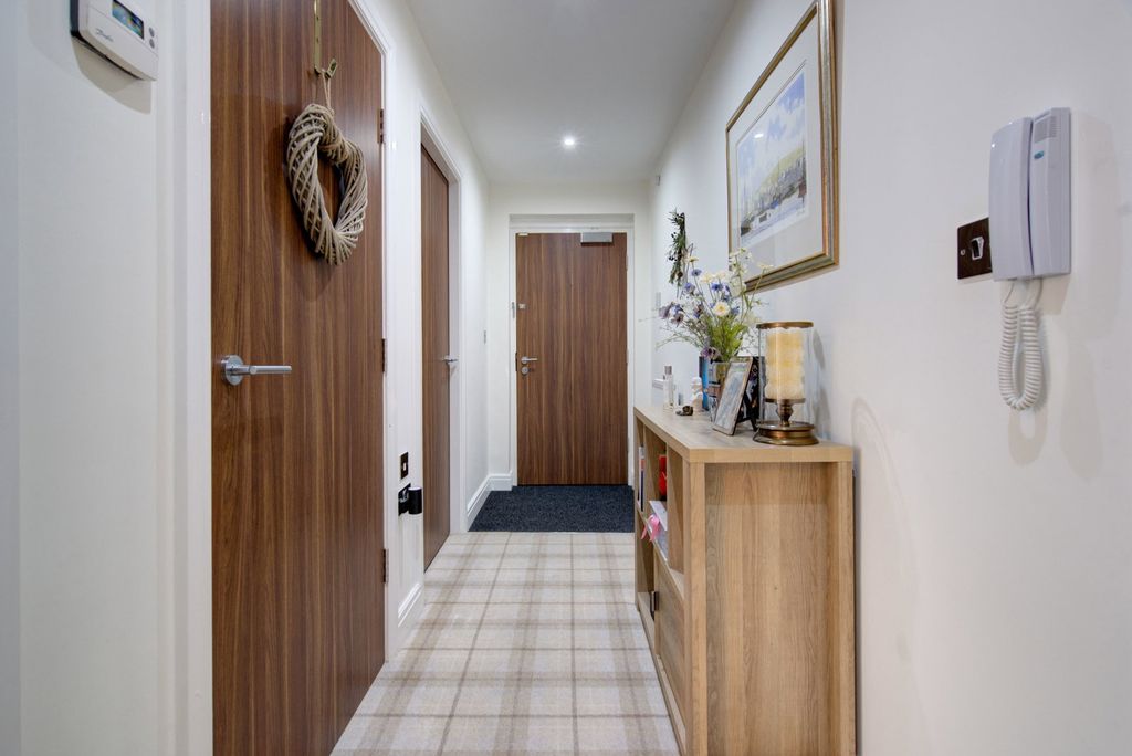 Property photo 2 of 30