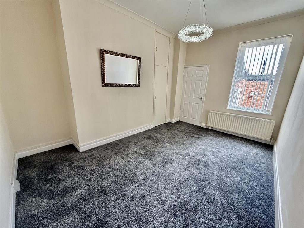 Property photo 2 of 11 Lounge
