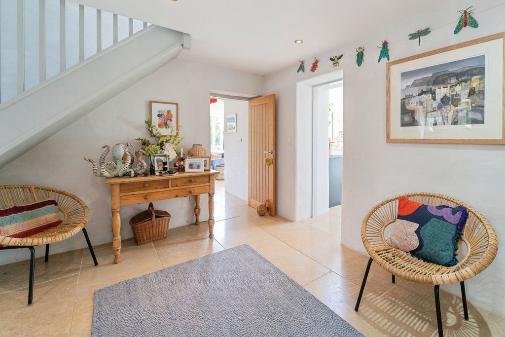 Property photo 2 of 18 Pbox-Img.Jpg